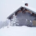 Skihütte Österreich im Winter